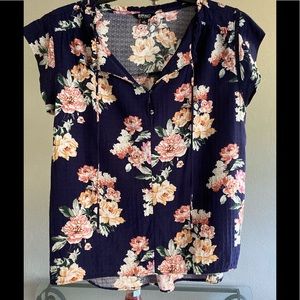 Women’s Short Sleeve Floral Top